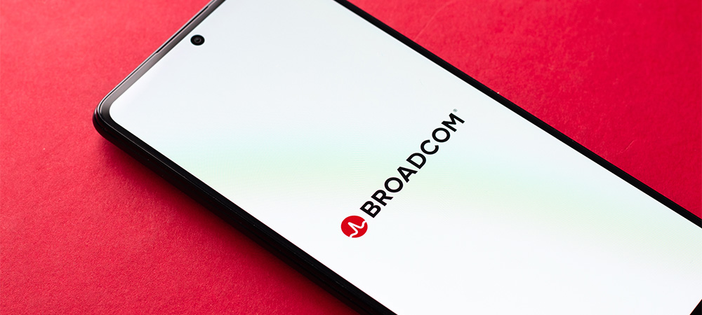 Broadcom delivers industry’s first 51.2Tbps co-packaged optics Ethernet switch platform for scalable AI systems